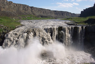 Dettifoss waterfall travel guide, Iceland - Hiking trails at Dettifoss (west and east)