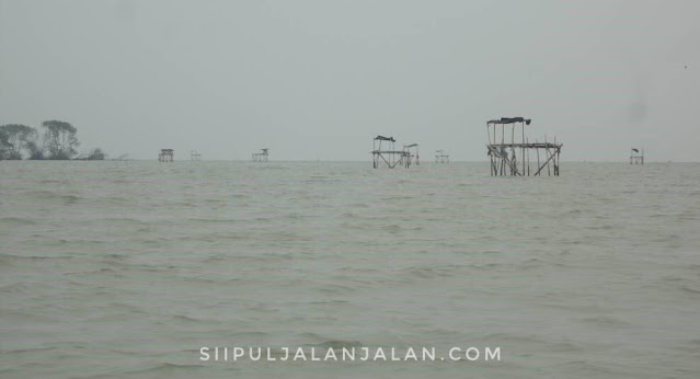 Bagang di Pantai Muara Beting Muaragembong