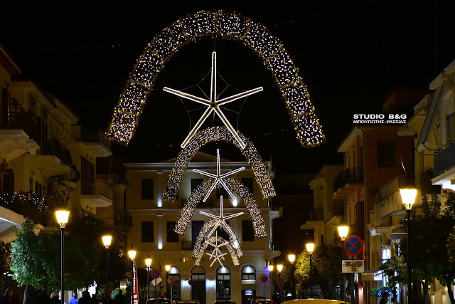 Οι πρώτες φωτεινές Χριστουγεννιάτικες πινελιές στο Ναύπλιο