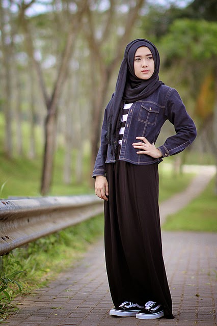 Dyana with jacket levis  Hijab Style