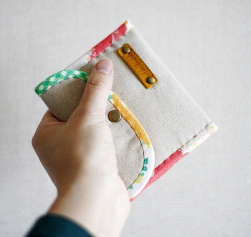 Coin Purse DIY tutorial in pictures. What a cute and simple idea.