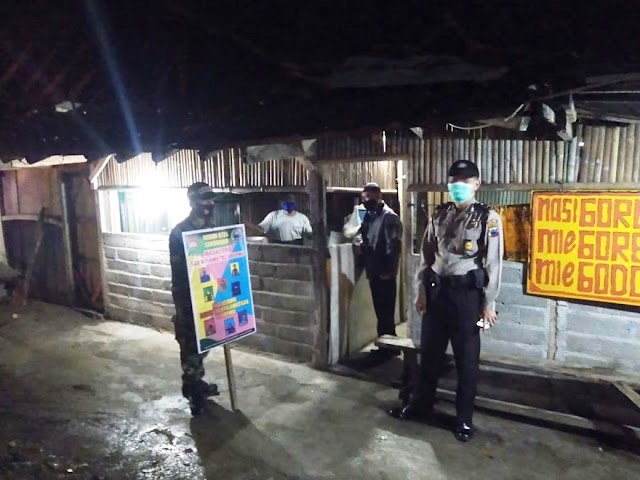 Koramil 05/Weru Bersama Polsek Weru, Himbauan Tentang Prokes Penjual Warung Makan Di Seputaran Pasar Tawang Kec. Weru 