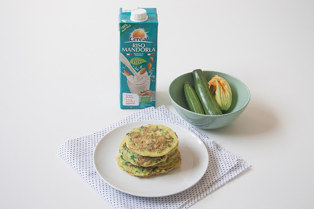 Frittatine di zucchine con mandorle