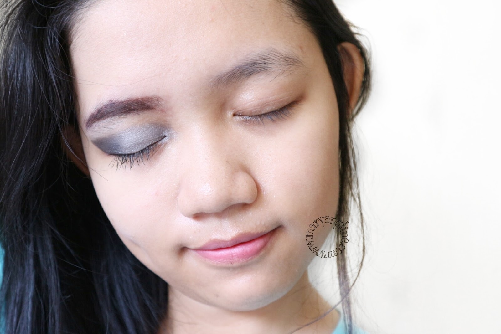 REVIEW BYS Cosmetics Smokey On The Go Palette Tampil Cantik