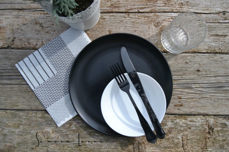 table_set_black_and_white_simona_leoni