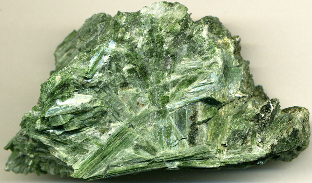 Actinolite asbestos, asbestosis, pneumoconiosis, mesothelioma, etiology, causes, chemical formula Ca2(Mg, Fe)5(Si8O22)(OH)2