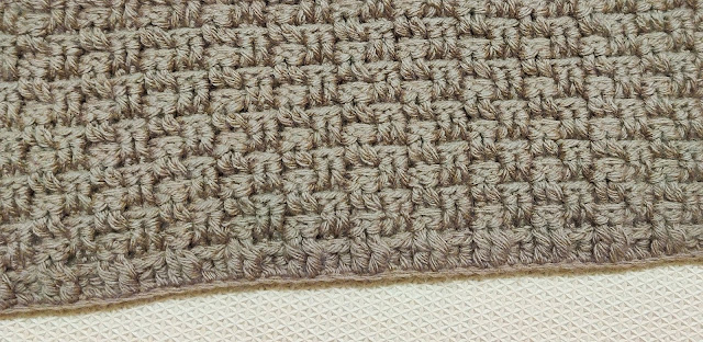 Raji's Craft Hobby: Easy Crochet Blanket Pattern with Variegated Yarn