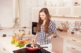 الطهي في المنزل يؤدي في كثير من الأحيان إلى صحة الأكل ، وفقا للدراسة