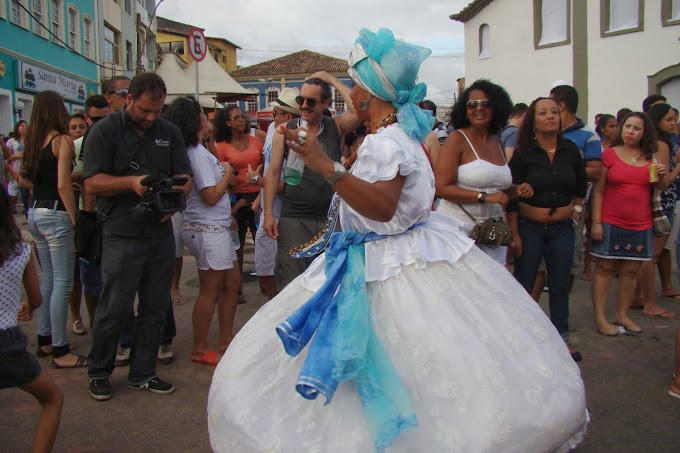 Orquestra Yemanjá de Cacau do Pandeiro transformou o Largo de Sant`Anna em um grande salão de baile