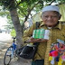 Subhanallah, Ingin Naik Haji Kakek 83 Tahun Ini Rela Berjualan Tasbih Sambil Berjalan Kaki