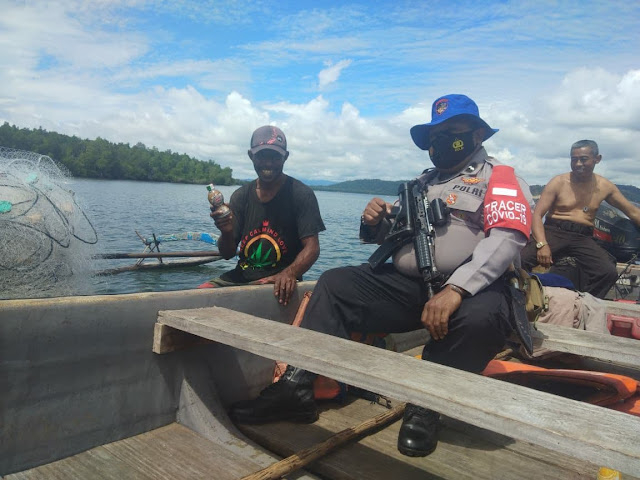 Polair Polresta Jayapura Kota Himbau Kamtibmas saat Patroli di Teluk Youtefa