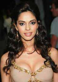 Hot Mallika Sherawat sizzles in Lakme Fashion Week