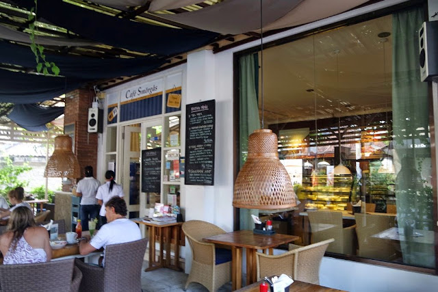 Berasa Nongkrong di Rumah: Cafe Smorgas Sanur