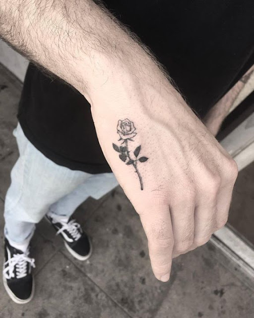 Mini tatuagens masculinas