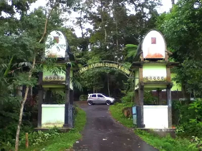 Air terjun Jeruk Manis Tetebatu Lombok Tengah