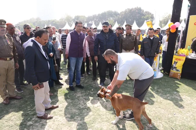 Uttar Pradesh Noida News: -The Dog Show was organized by the Deputy Authority in Sivalik Park (near Shilphat) Sector-33 named PET-Roll Carnival 2025.