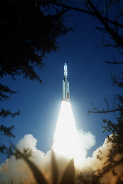 voyager-2-diluncurkan-dari-cape-canaveral-astronomi