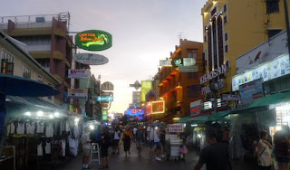 Khaosan o Khao San Road de Bangkok.