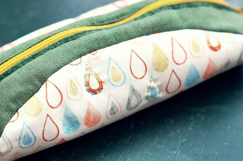 Handmade DIY Zipper Pencil Case Tutorial in Pictures. 