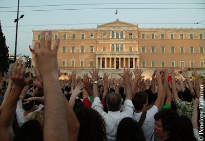 Το "κόμμα του Κανένα" μορφοποιήθηκε και κατέβηκε στις πλατείες...