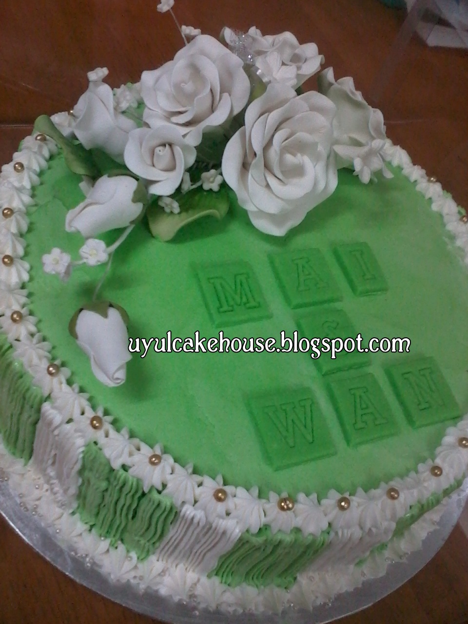 UyuL Cake House: Hantaran kek Theme Hijau Putih (Buttercream)