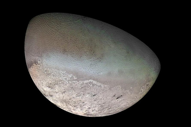 mosaik-warna-triton-voyager-2-informasi-astronomi