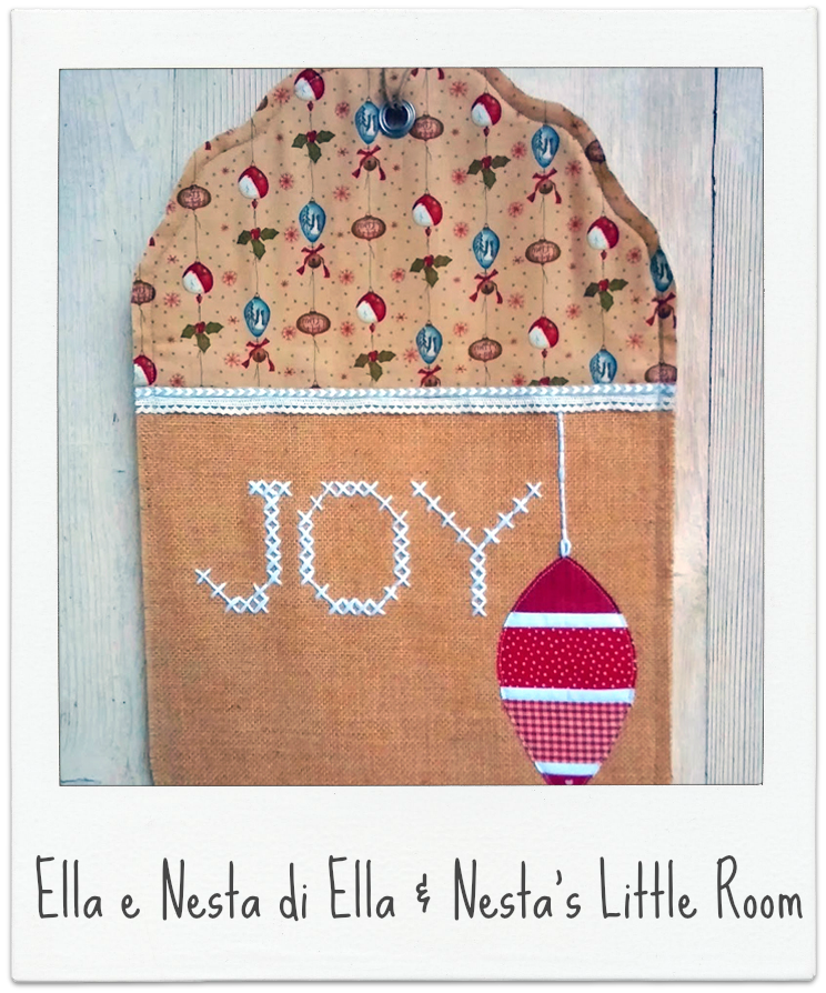 http://ellaandnesta.blogspot.it/2014/12/handmade-christmas-giant-tag-door-decoration.html