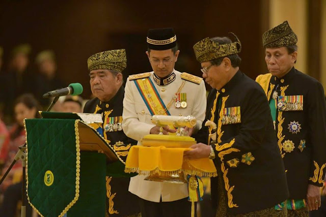 WARISAN RAJA & PERMAISURI MELAYU: Istiadat Pemasyhuran ...