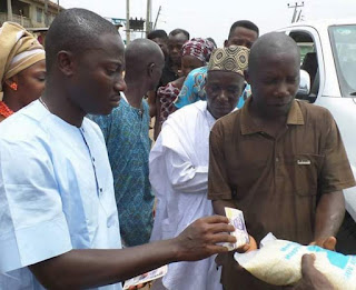 Governor Ayodele Fayose distributing rice 