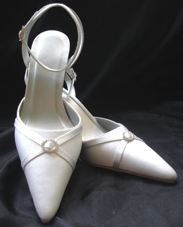 Wedding shoe no 3 colour white height 35 inch