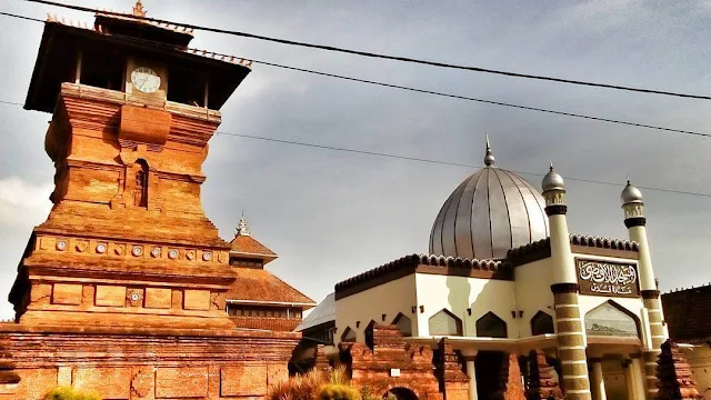 foto masjid menara kudus jateng