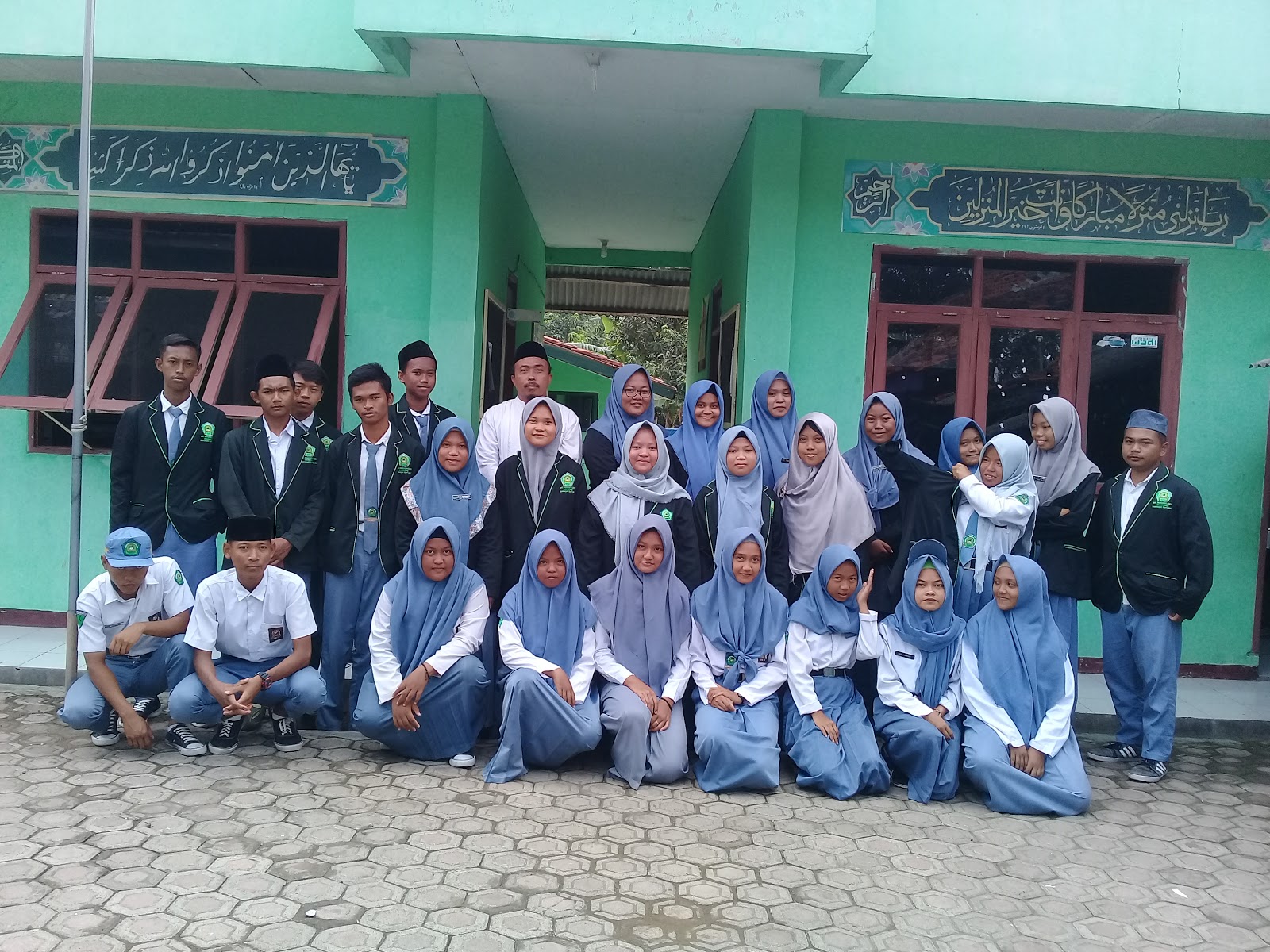 Model Soal Ujian Penilaian Akhir Semester PAS Mata pelajaran Seni Budaya Kelas XII Dua Belas di MA Nurussyahid Kertajati Majalengka