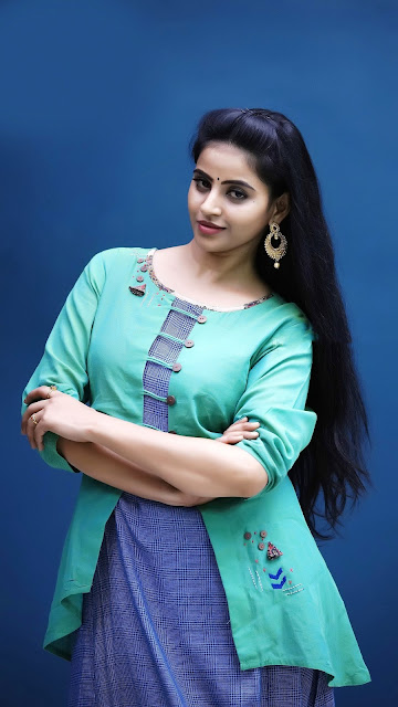 Telugu Actress Naveena Reddy's Latest HD Photos 