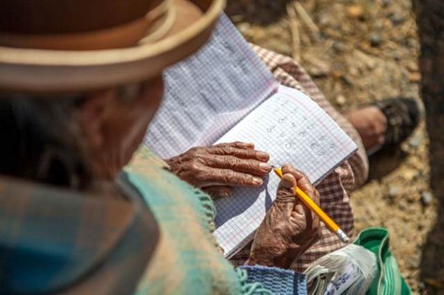 Como a Bolívia venceu o analfabetismo