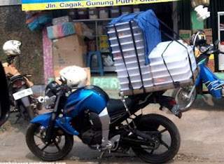 Jualan roti pakai motor byson