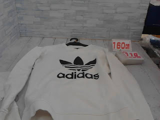 中古品　子供服　１６０㎝　adidas　ホワイト　プルオーバー　１１０円