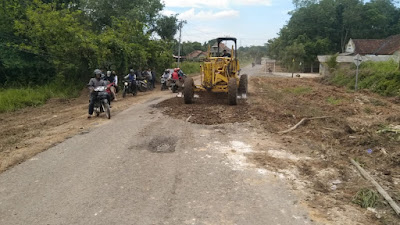 Respon Cepat, Dinas PUPR Tubaba dan Camat Pelopori Perbaikan Jalan Rusak Di Panaragan