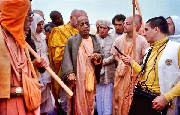 Srila Prabhupada Teaches the Science of God