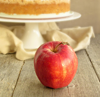 Cinnamon Apple Crumb Cake