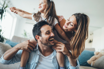 Os pais que ficam em casa são mais adequados para cuidar dos filhos do que as mães ?