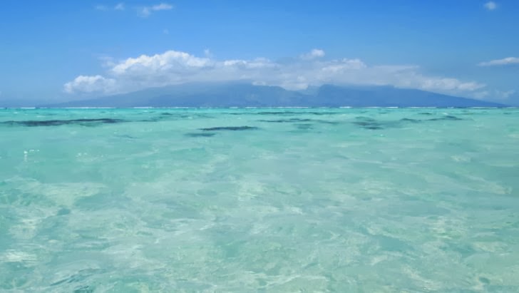 Vue de Tahiti depuis la côte Est de Moorea