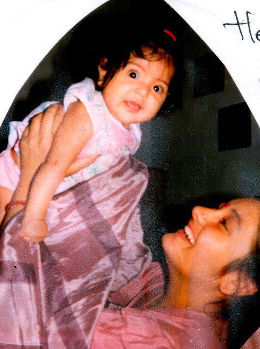 Bollywood Actress Anushka Sharma Childhood Pic with her Mother Ashima Badoni Sharma | Bollywood Actress Anushka Sharma Childhood Photos | Real-Life Photos