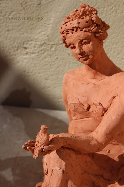 woman, sculpture, art, bird, escultura, arte, terracotta, sarah, myers, red, clay, earthenware, sitting, seated, small, tanagra, classical, contemporary, kunst, skulptur, quick, lady, finch, graceful, detail, close-up, hand, eyes, knee