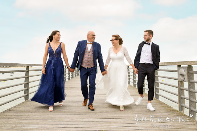 estacade de la tranche sur mer plage mariage mariés photo de famille