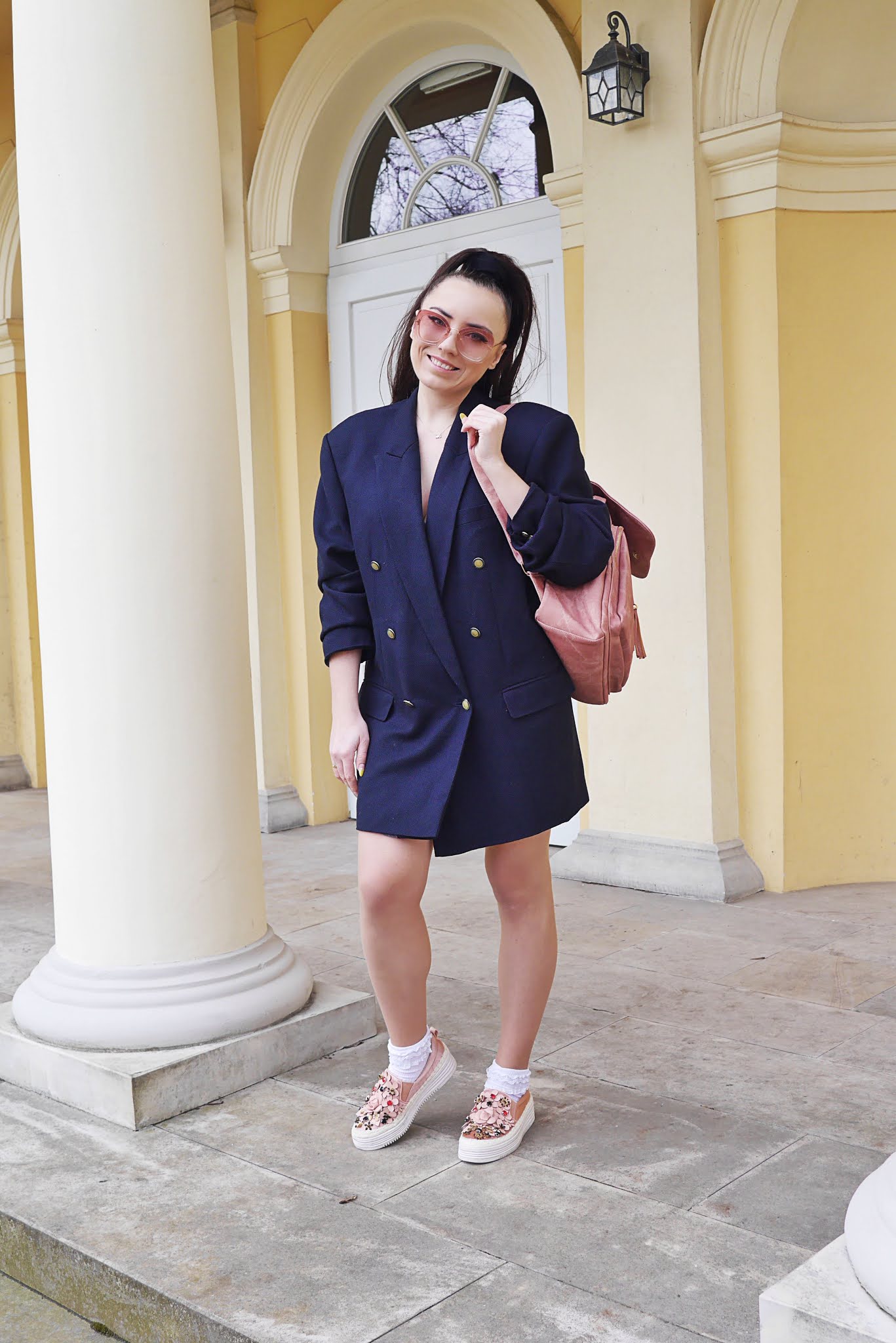 fashion blogger look outfit ootd oversize blazer armani giorgio pink sunglasses spring look