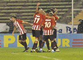Estudiantes de La Plata enfrenta a Godoy Cruz