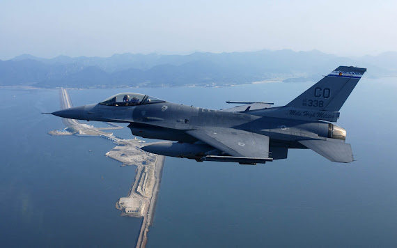 wallpaper pesawat tempur F16, gambar pesawat tempur