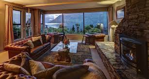 Visit cheap best hotel of New Zealand with luxurious comfort, explore New Zealand beach and have fun, love peace, drink  and fast