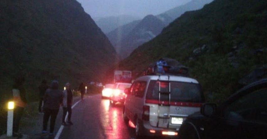 Huaico bloquea kilómetro 125 de la carretera Lima-Yauyos