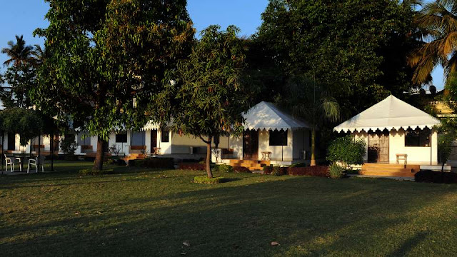 Lake Side Luxury Hotels in Udaipur